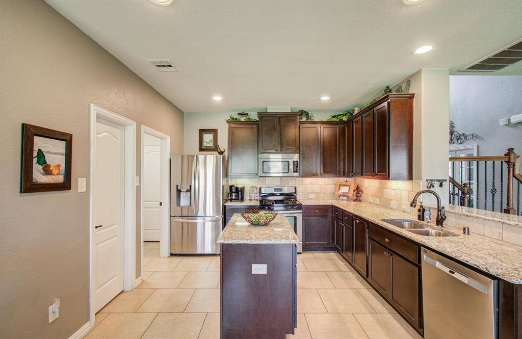 4919 Connor DR, Baytown, TX 77521