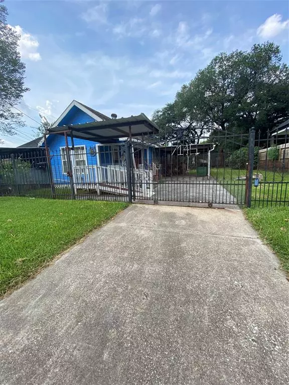 7145 Avenue K, Houston, TX 77011