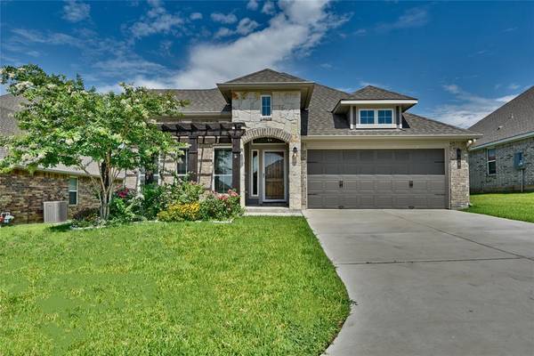 918 Wild Vine PASS, Brenham, TX 77833