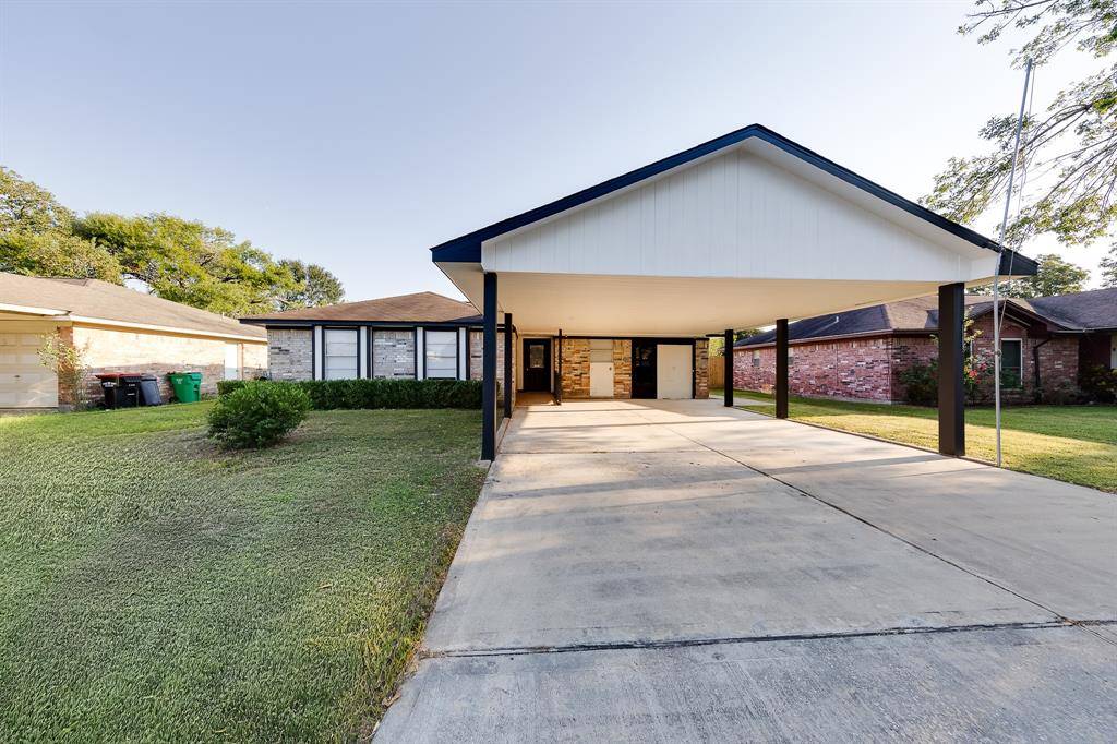 713 Northbend DR, Baytown, TX 77521