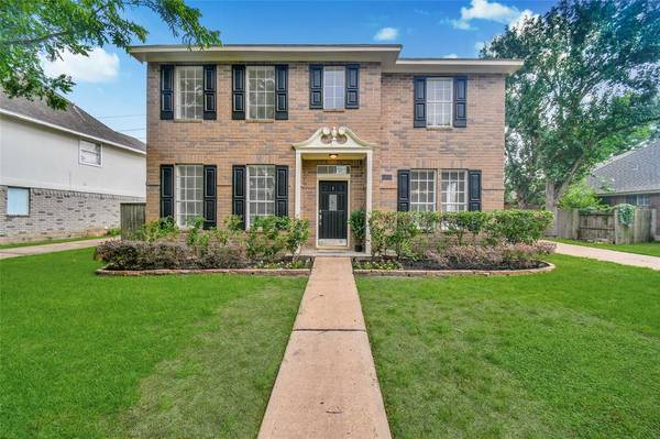 6722 Flowermound DR, Sugar Land, TX 77479