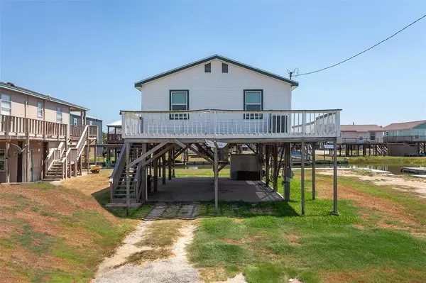 1106 Chapmans PT, Crystal Beach, TX 77650