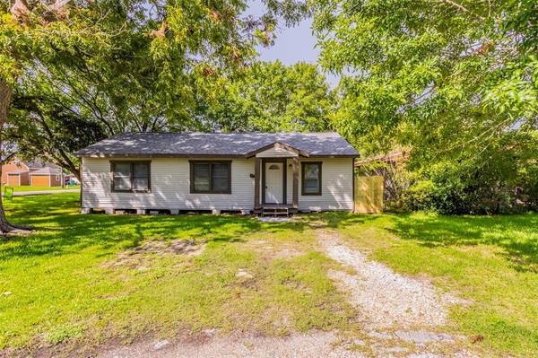 622 S Idaho ST, La Porte, TX 77571