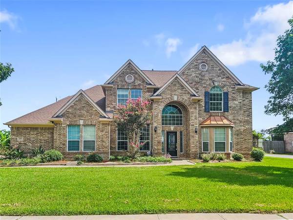 119 Spanish Oak CIR, Lake Jackson, TX 77566