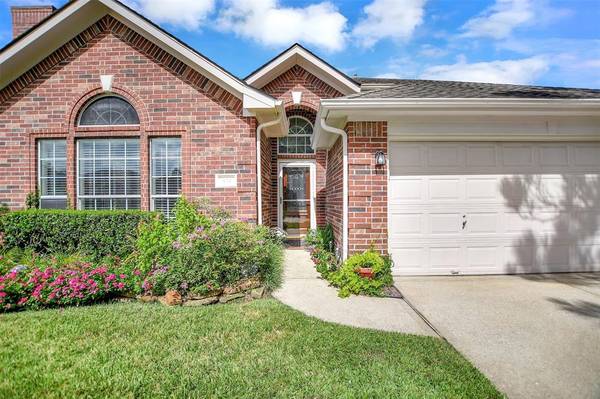 324 Pine Creek DR, Friendswood, TX 77546