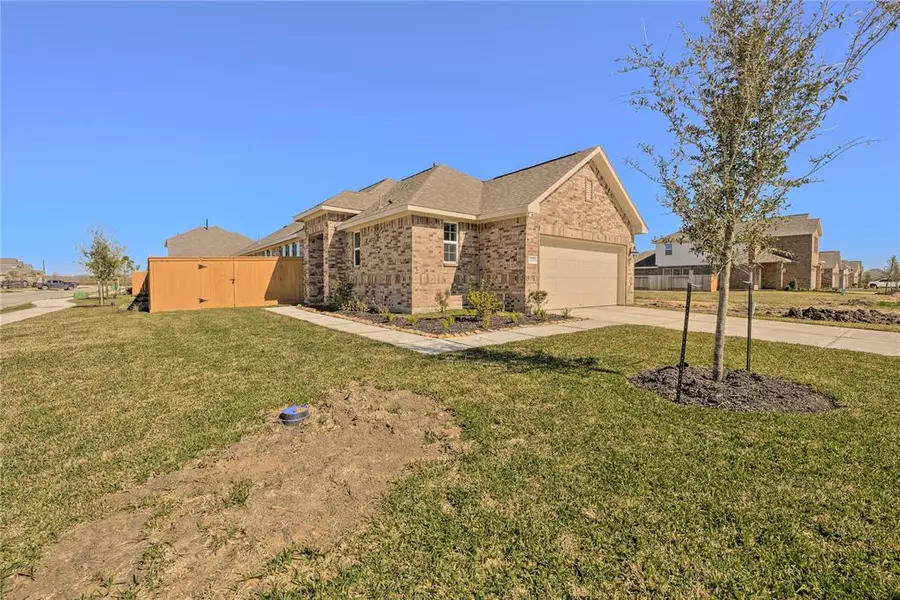 1209 Red Hills DR, Iowa Colony, TX 77583