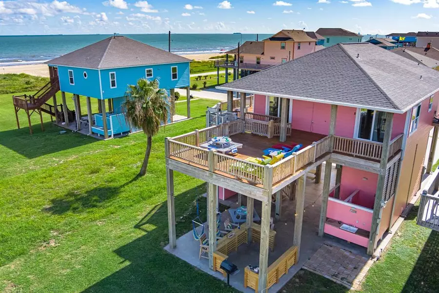 780 Wommack DR, Crystal Beach, TX 77650