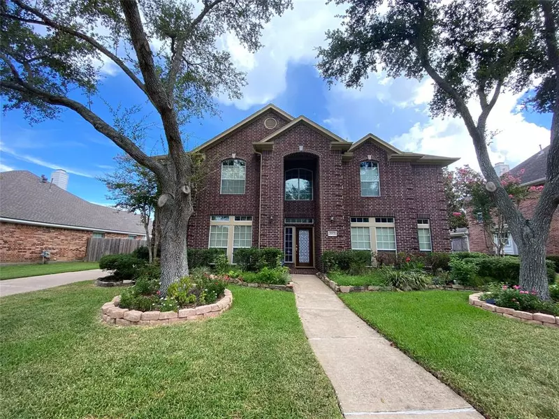 2402 N Lake Front DR, League City, TX 77573