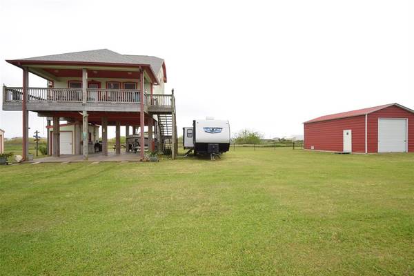 981 Sea Spray DR, Crystal Beach, TX 77650