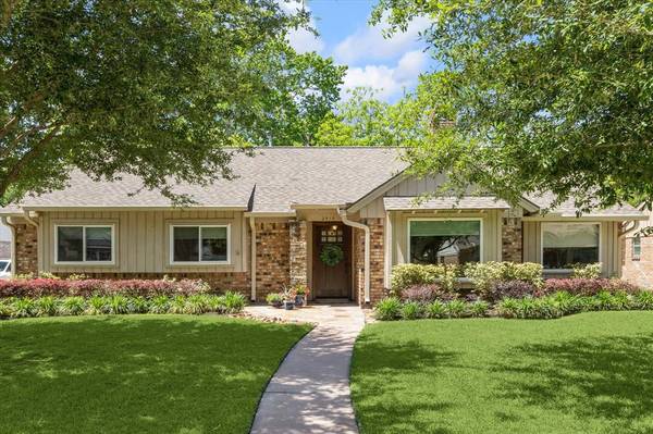 2515 Pine Village DR, Houston, TX 77080