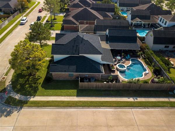 2202 Winslow LN,  League City,  TX 77573