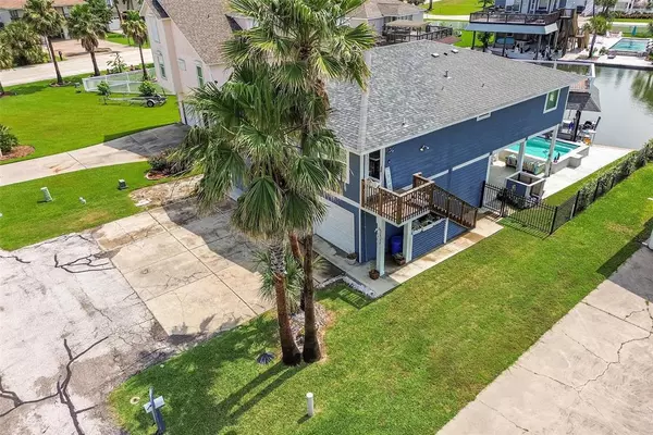 Tiki Island, TX 77554,214 Sampan DR