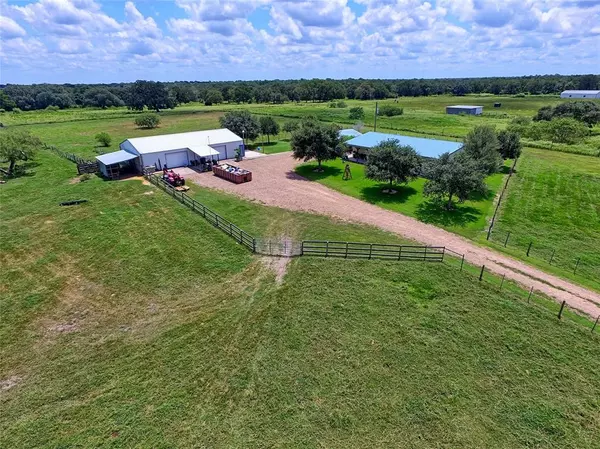 1025 County Road 2103, Weimar, TX 78962