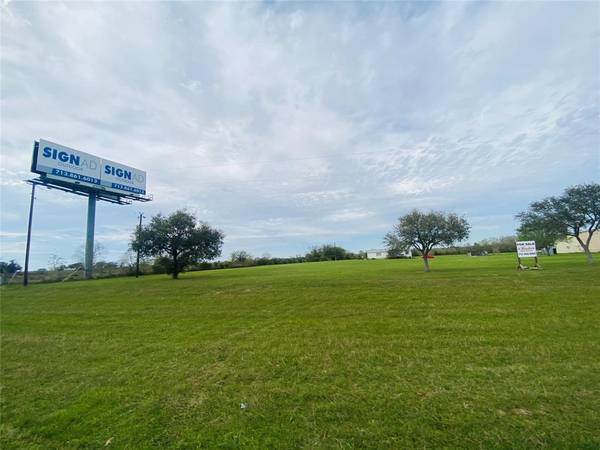 1021 Star Lane LN, Alleyton, TX 78935