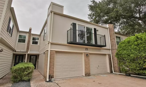 21 Townhouse CT, Bellaire, TX 77401