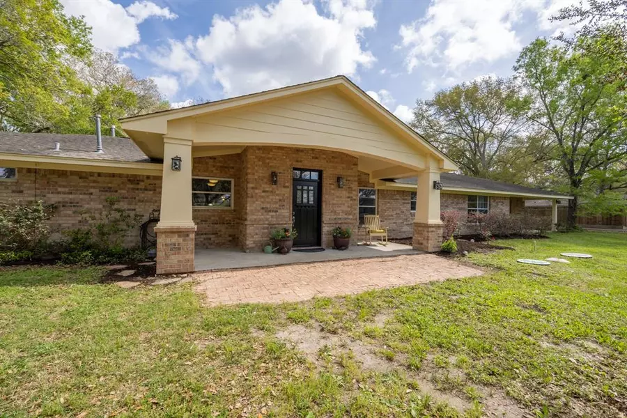 403B Rustic LN, Friendswood, TX 77546