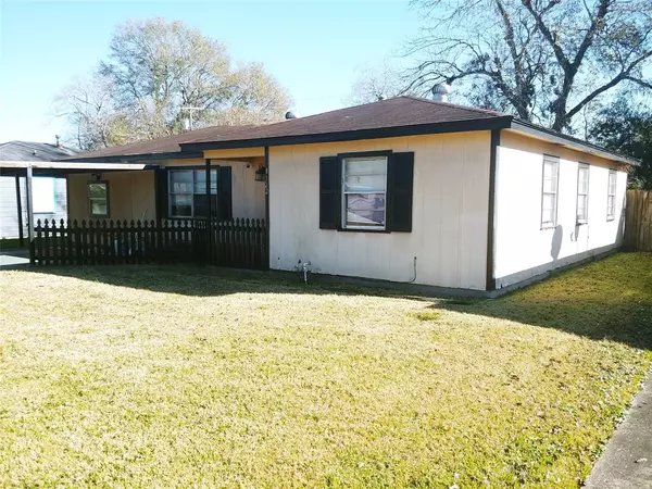 1122 N Natchez DR, La Marque, TX 77591