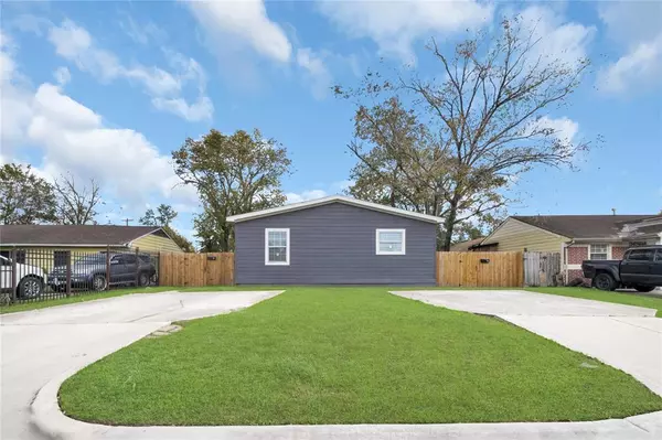 Houston, TX 77033,6819 Crestmont A/B ST