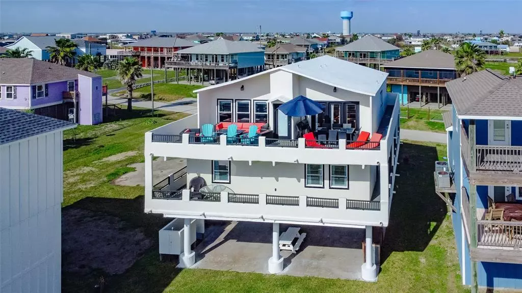 1962 Avenue H, Crystal Beach, TX 77650