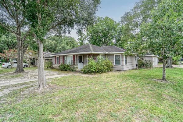 5615 Whitehaven ST, Bellaire, TX 77401