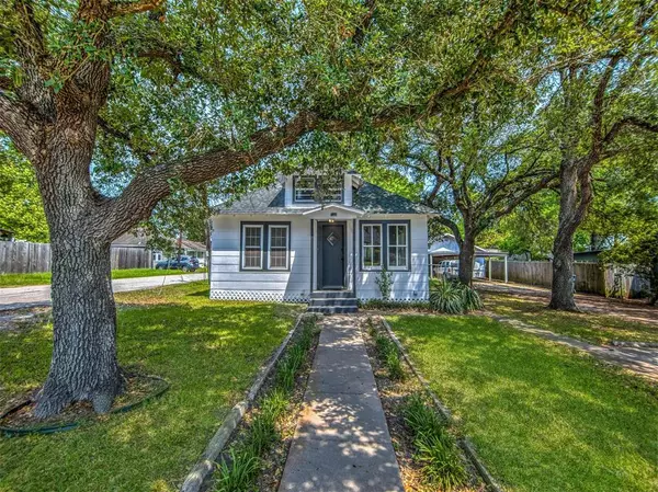 319 N Cochran ST, Bellville, TX 77418