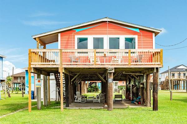 310 Driftwood CT, Surfside Beach, TX 77541