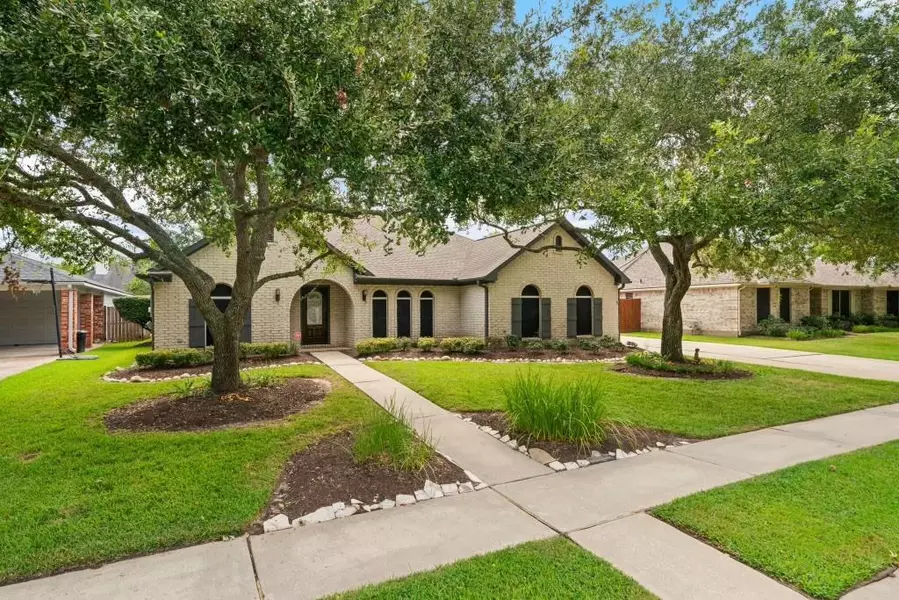 308 Clear Creek Meadows DR, League City, TX 77573