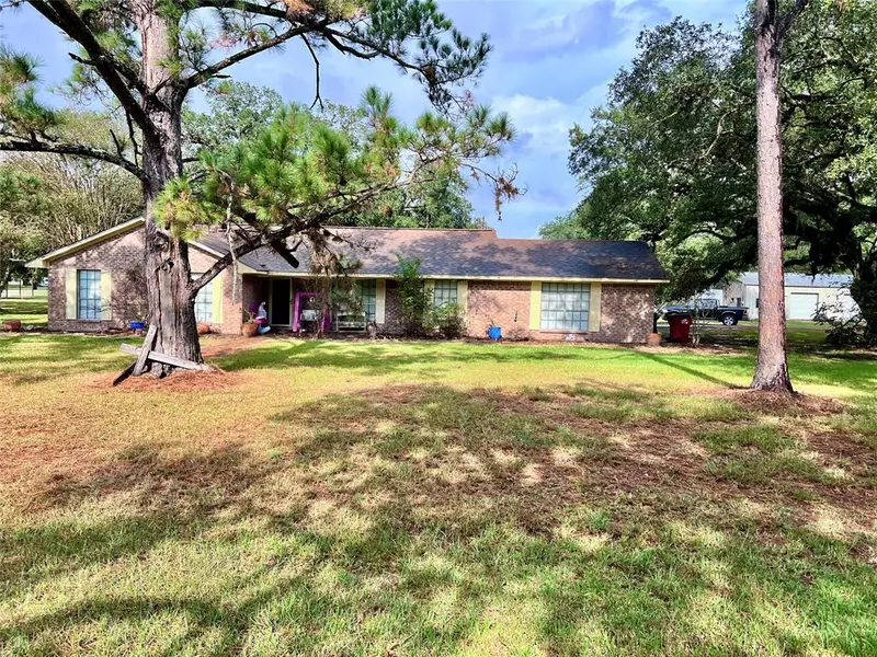 54 County Road 183, Van Vleck, TX 77482