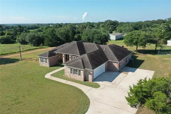 448 Rohde RD, Warrenton, TX 78954