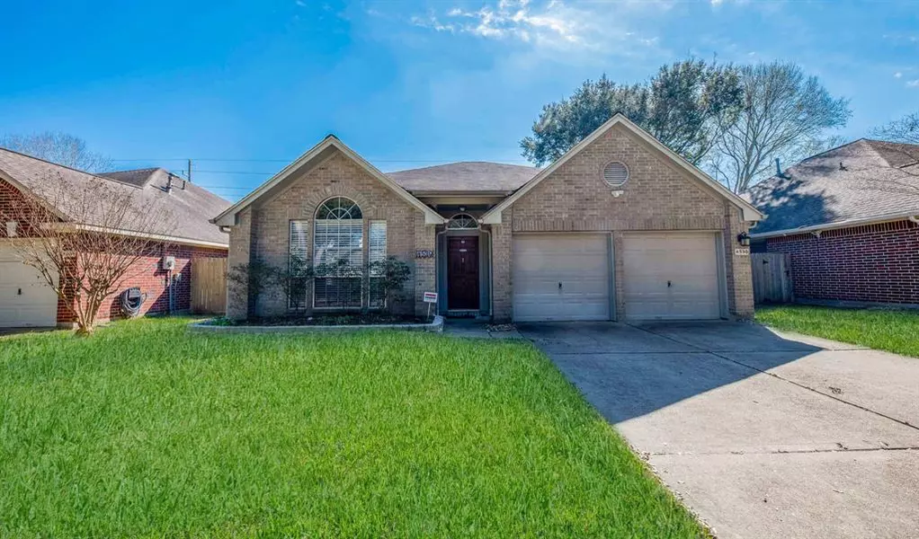 4530 Topaz Trail DR, Sugar Land, TX 77479