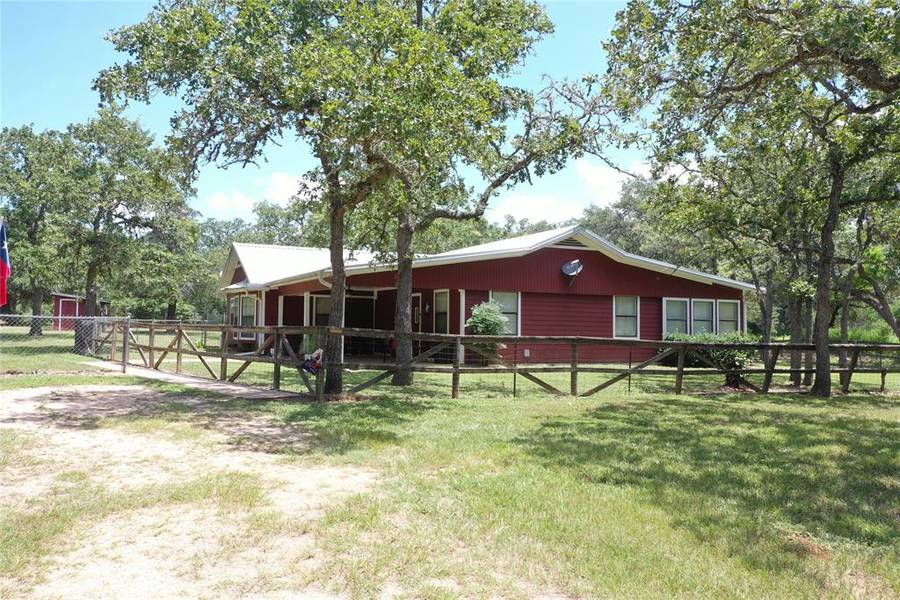 1087 County Road 156, Columbus, TX 78934