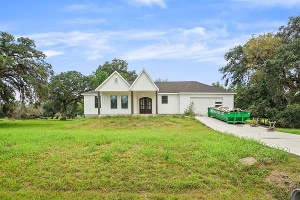 461 Rancho Chico TRL, Angleton, TX 77515