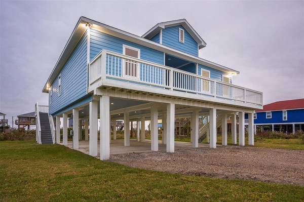 3261 Pirates CV, Crystal Beach, TX 77650