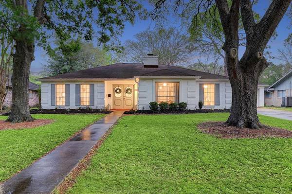 1615 Bowline RD, Houston, TX 77062