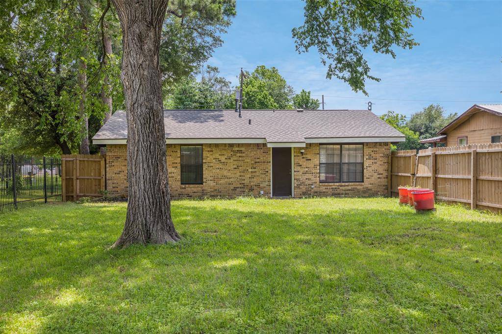 Hearne, TX 77859,906 W 3rd ST