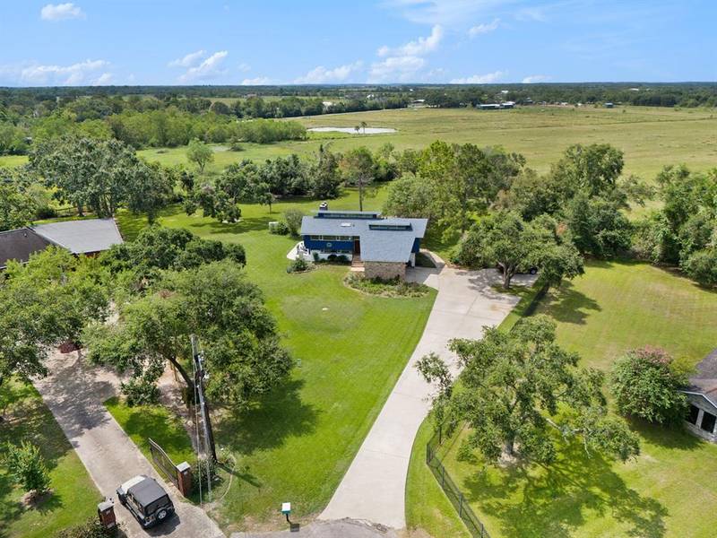 4003 Country Trails St ST, Alvin, TX 77511