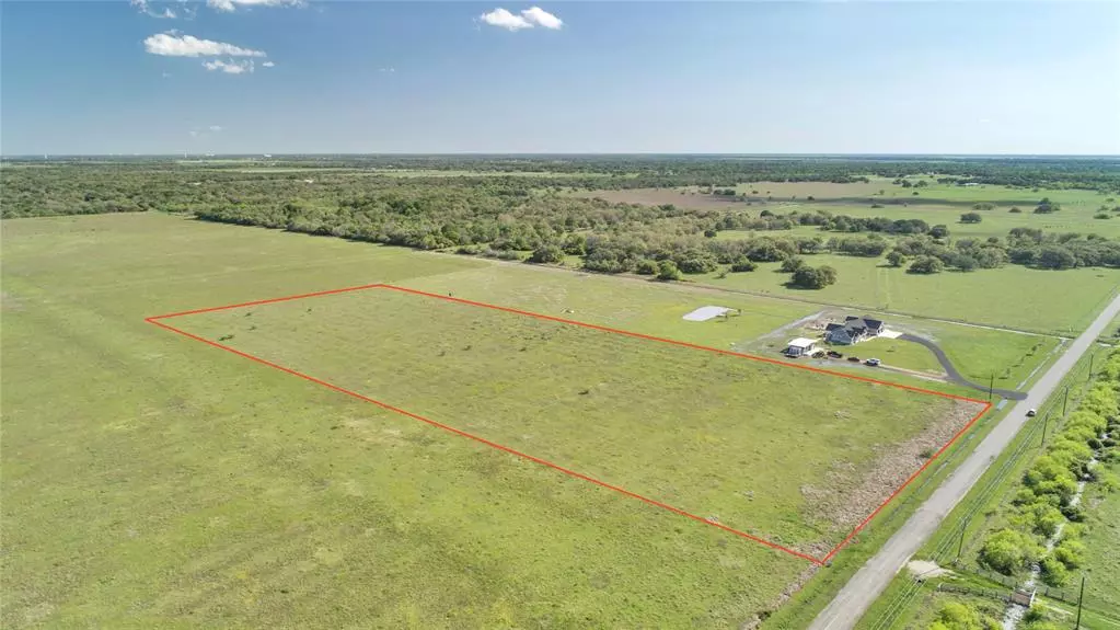 1127 County Road 124, Edna, TX 77957