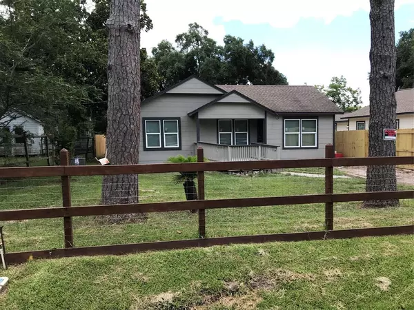 Highlands, TX 77562,903 San Jacinto ST