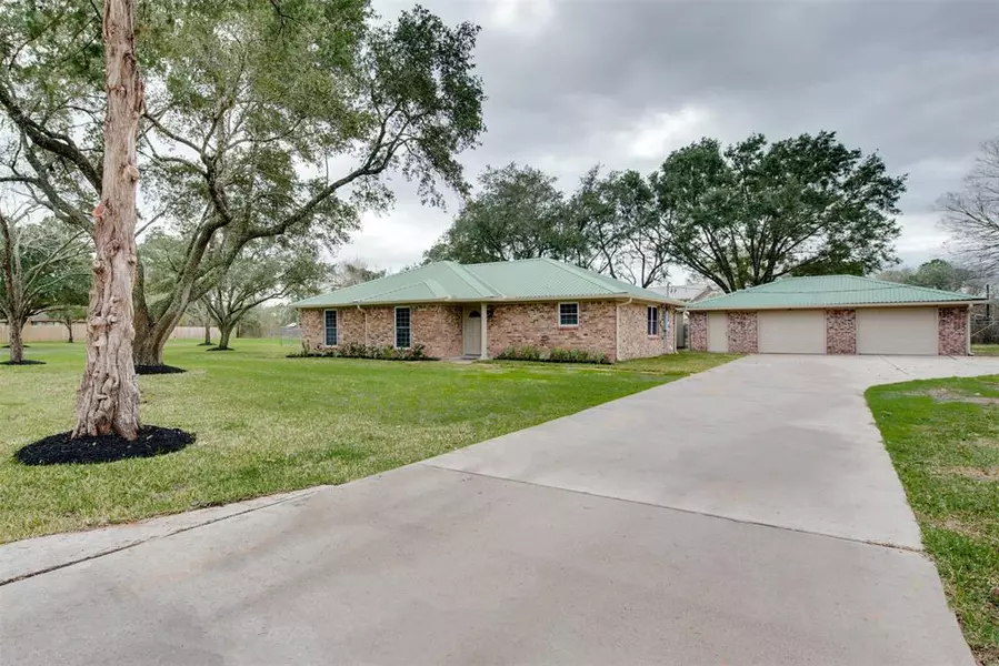 47 Boreas Dr County Rd 378a, Alvin, TX 77511