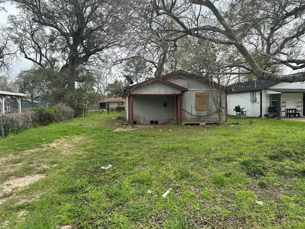 Clute, TX 77531,521 Montgomery ST