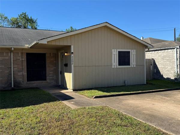 3302 Scotch Moss LN, La Porte, TX 77571