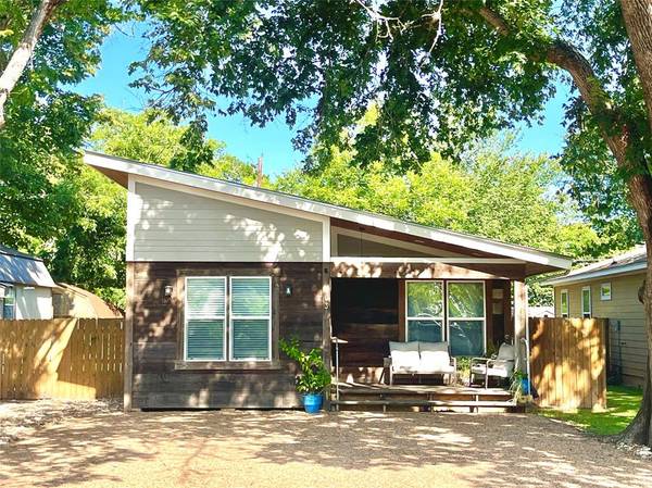 403 San Jacinto ST,  Smithville,  TX 78957