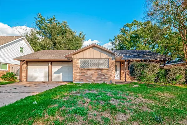 2811 Blueberry LN, Pasadena, TX 77502