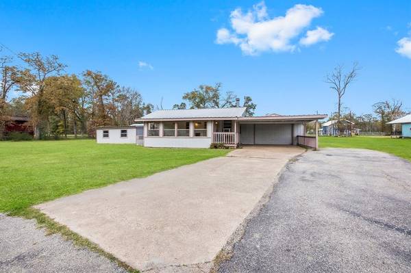 3840 N Fm 356, Onalaska, TX 77360