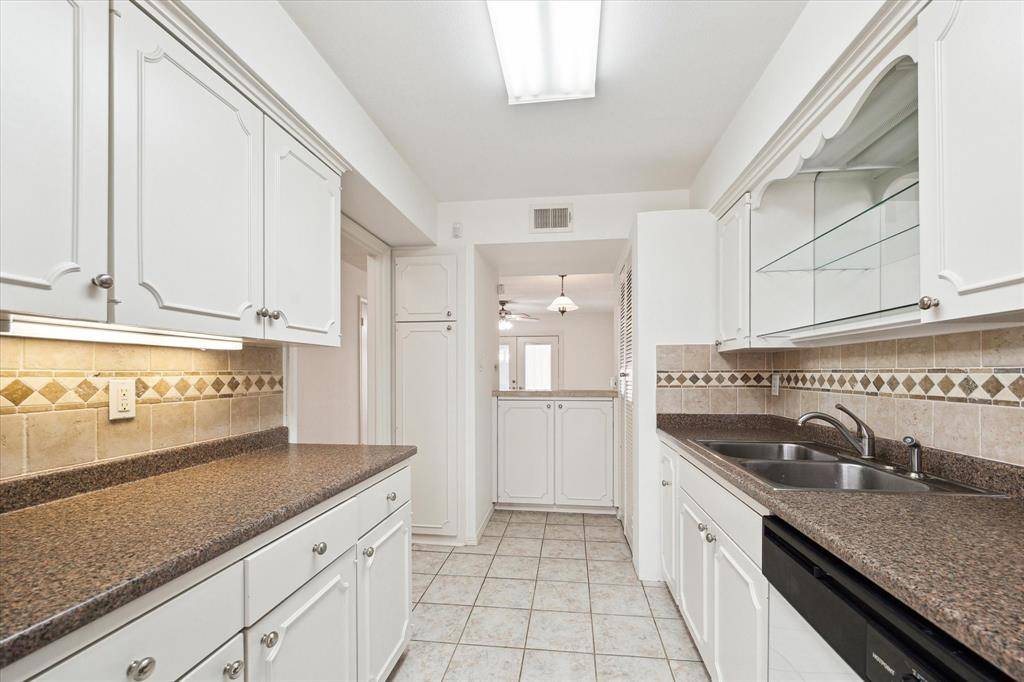 Houston, TX 77057,6338 Chevy Chase DR #19