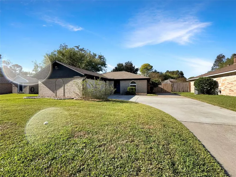 209 Bayridge DR, League City, TX 77573