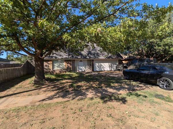 3102 W 20th ST, Plainview, TX 79072