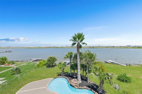 2612 Sydnor LN, Galveston, TX 77554