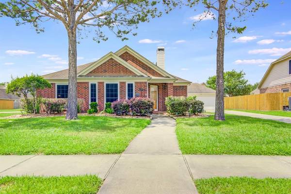 108 Arbor Springs LN, Dickinson, TX 77539