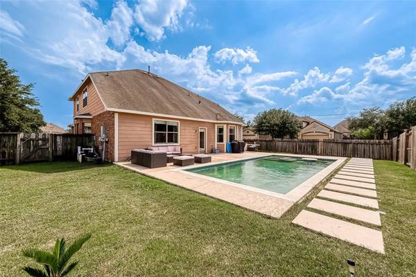 13111 Southern Way LN, Pearland, TX 77584